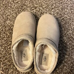 UGG Slip-On Clogs in Light Taupe barely worn